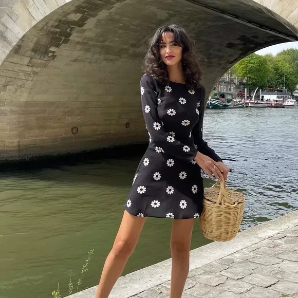 SOLD- REALISATION x Claudia Schiffer Cosima Silk Daisy Mini Dress - Picture 3 of 15